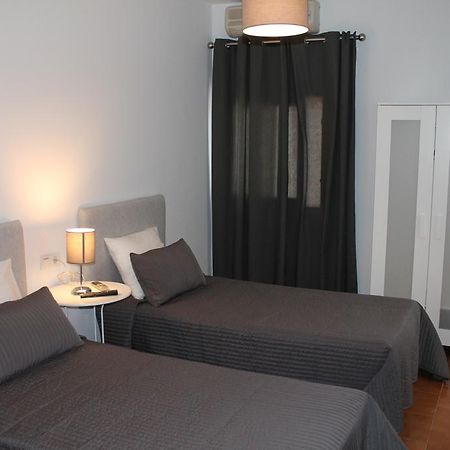 Hostal Montilla Sotogrande Torreguadiaro Exterior photo