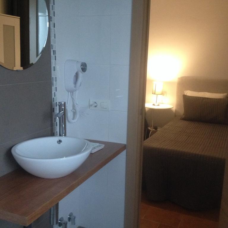 Hostal Montilla Sotogrande Torreguadiaro Exterior photo