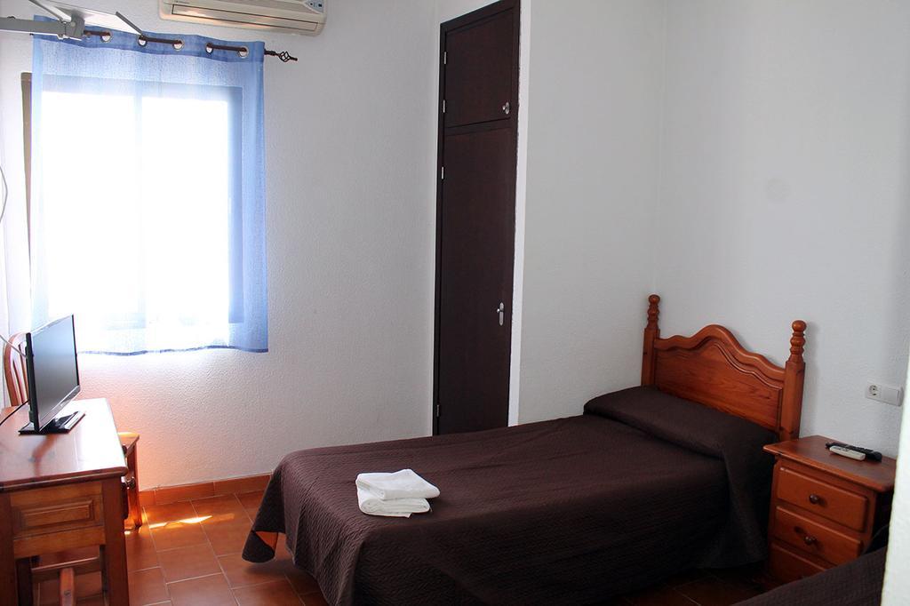 Hostal Montilla Sotogrande Torreguadiaro Exterior photo