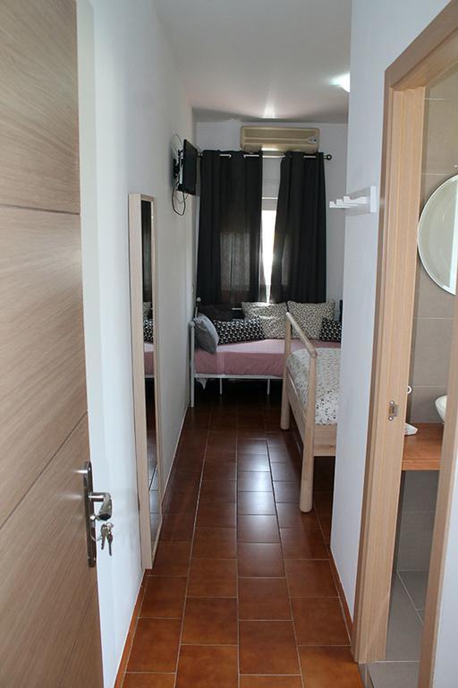 Hostal Montilla Sotogrande Torreguadiaro Exterior photo