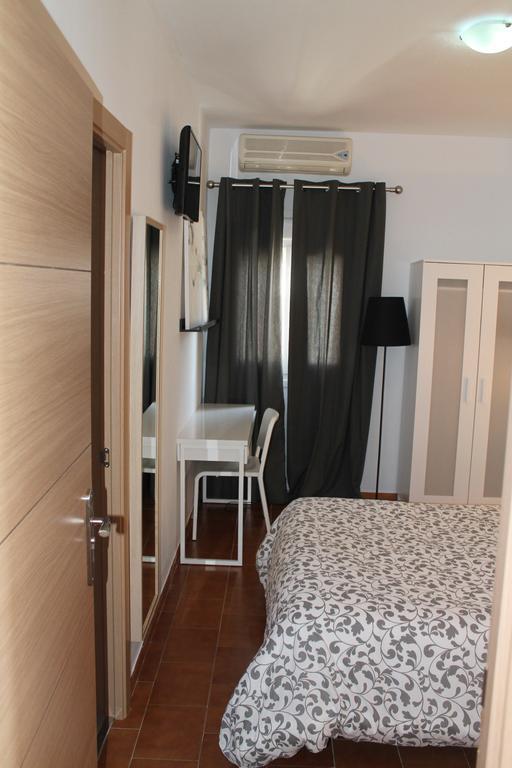 Hostal Montilla Sotogrande Torreguadiaro Exterior photo