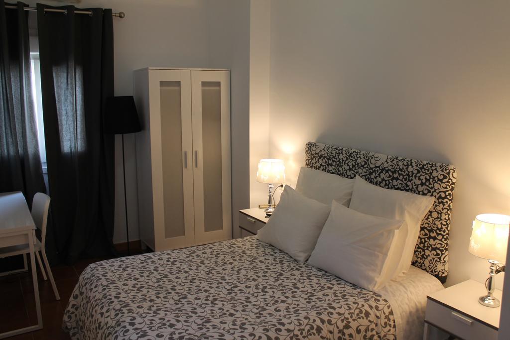 Hostal Montilla Sotogrande Torreguadiaro Exterior photo