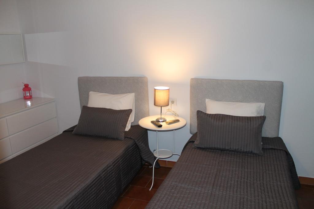 Hostal Montilla Sotogrande Torreguadiaro Exterior photo
