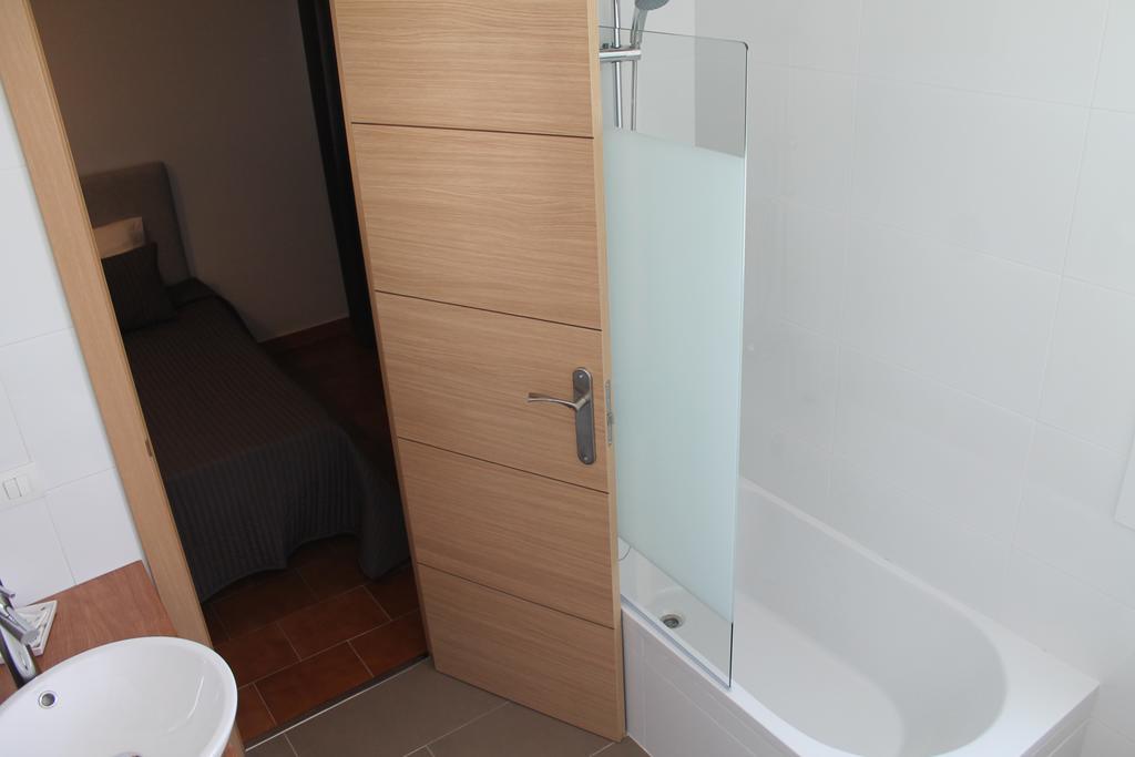 Hostal Montilla Sotogrande Torreguadiaro Exterior photo